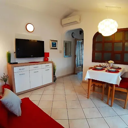 Ferienwohnung Fuer 3 Personen Ca 40 Qm In Cervar-porat, Istrien Istrische Riviera *