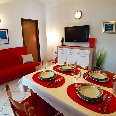 Ferienwohnung Fuer 3 Personen Ca 40 Qm In Cervar-porat, Istrien Istrische Riviera Apartment