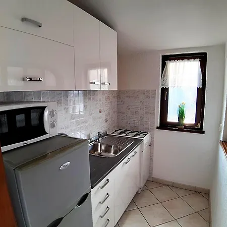 Apartment Ferienwohnung Fuer 3 Personen Ca 40 Qm In Cervar-porat, Istrien Istrische Riviera